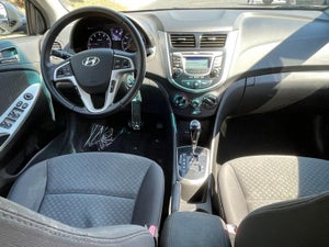 2013 Hyundai Accent 5-Door SE