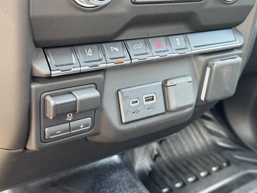 2025 GMC Sierra 3500 HD Pro