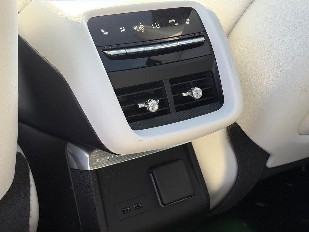 2024 Cadillac LYRIQ 4dr Luxury w/1SE
