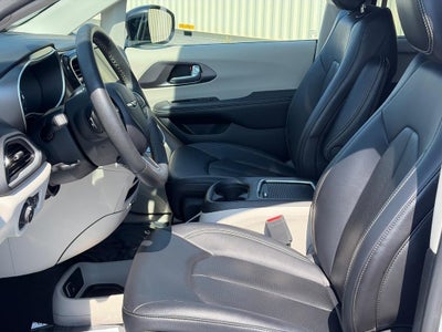 2024 Chrysler Pacifica Touring L FWD