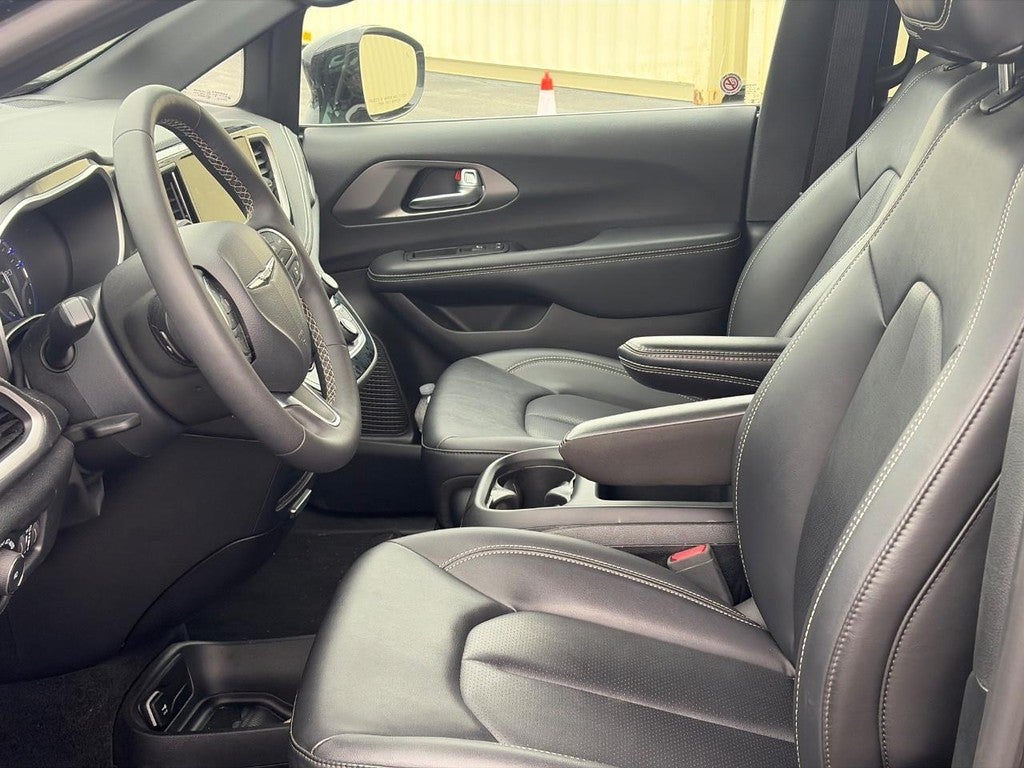 2025 Chrysler Pacifica Select FWD