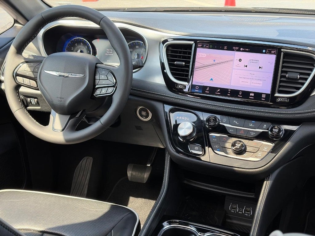 2025 Chrysler Pacifica Limited FWD