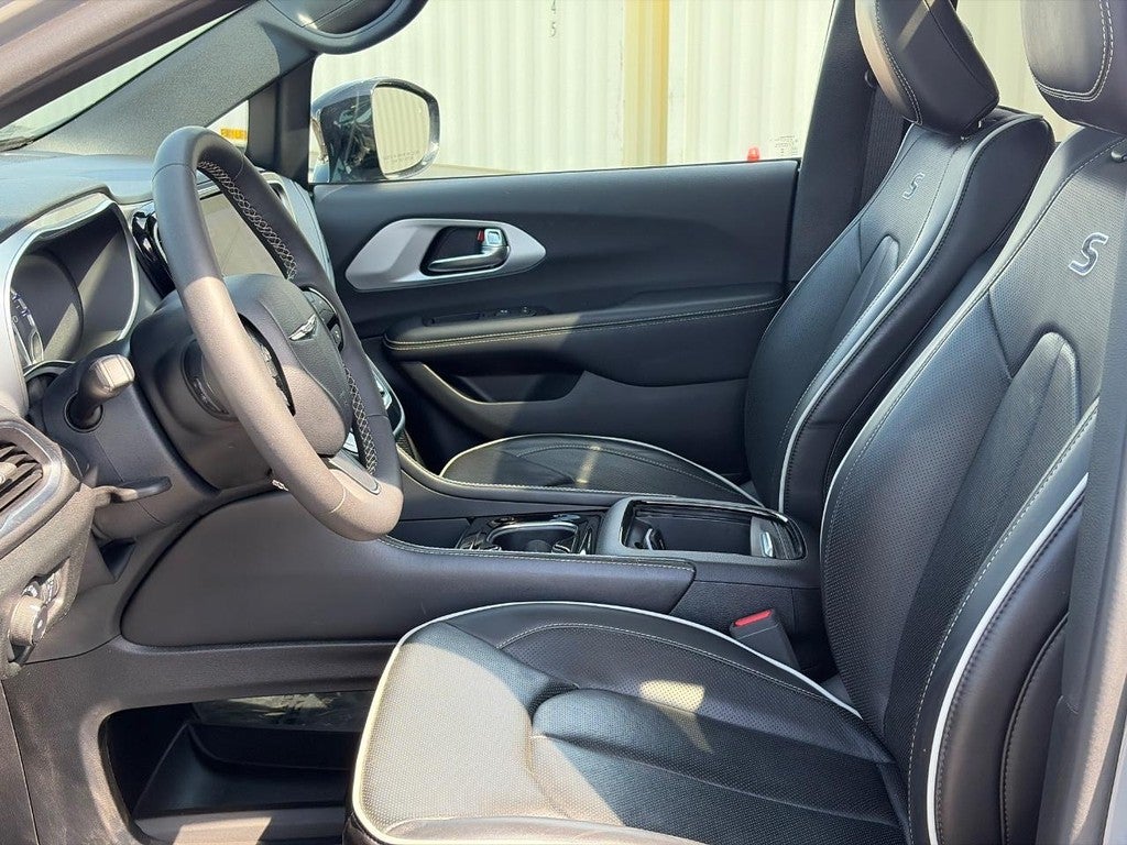 2025 Chrysler Pacifica Limited FWD