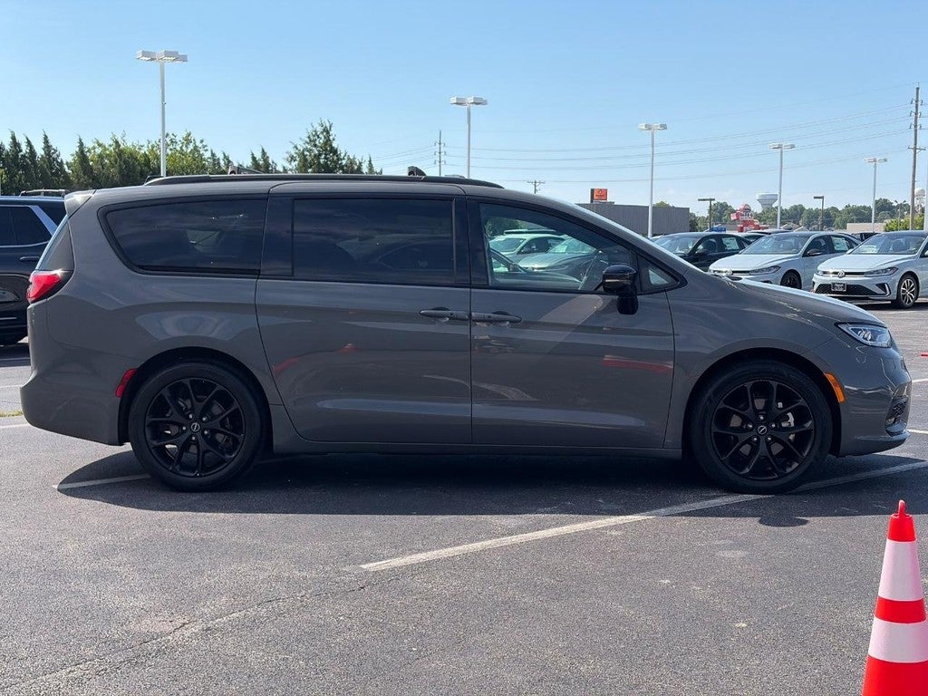 2025 Chrysler Pacifica Limited FWD