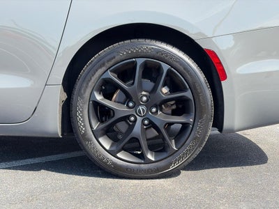 2025 Chrysler Pacifica Limited FWD