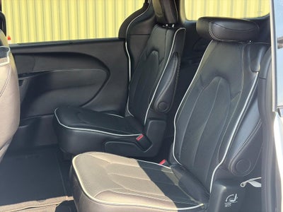 2026 Chrysler Pacifica Limited FWD