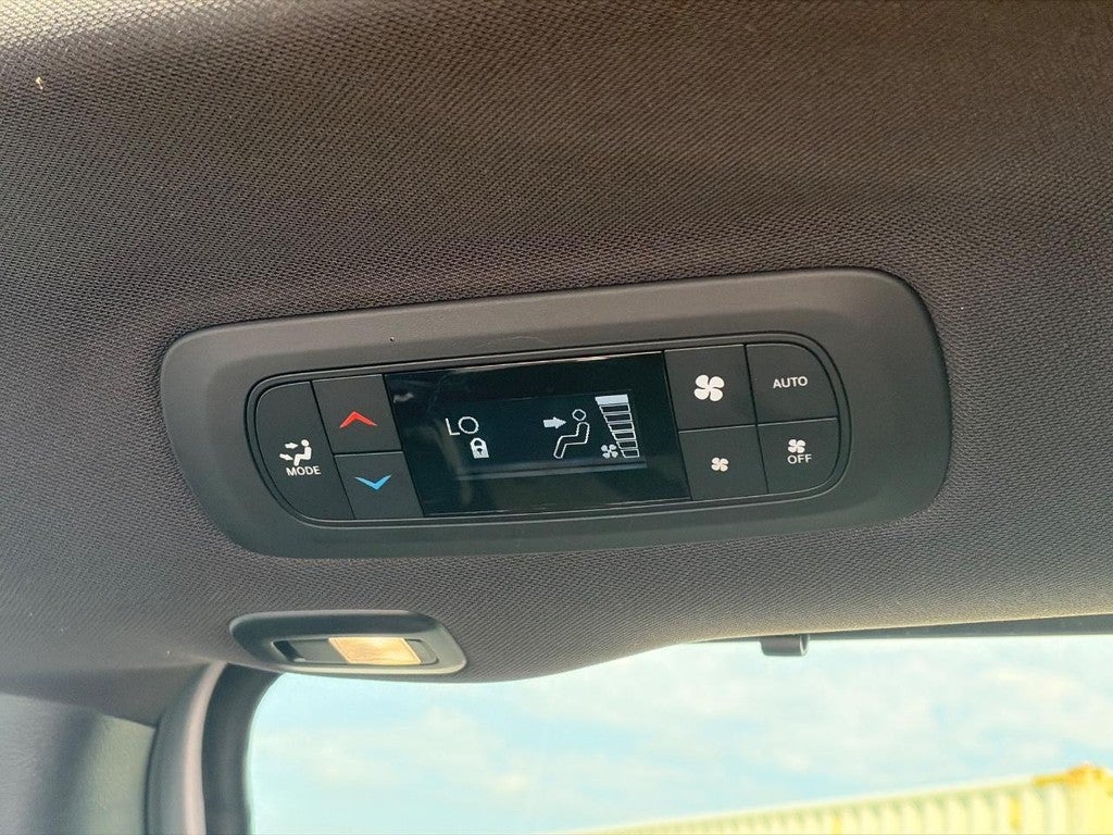 2026 Chrysler Pacifica Limited FWD