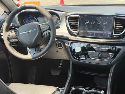 2026 Chrysler Pacifica Limited FWD