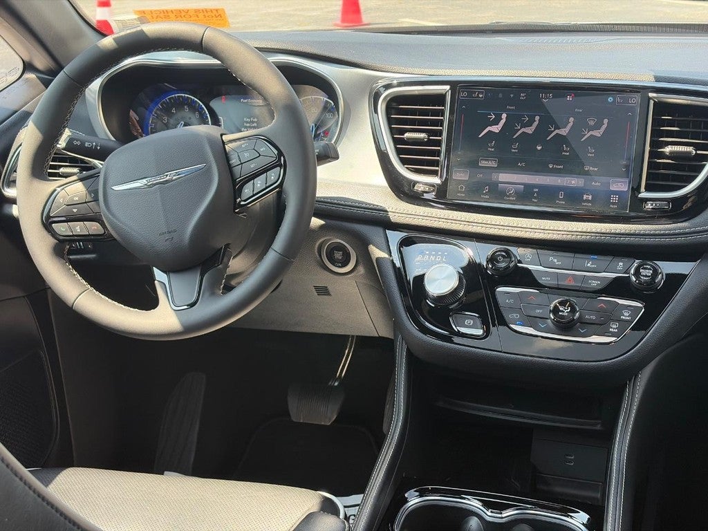 2026 Chrysler Pacifica Limited FWD