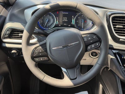 2026 Chrysler Pacifica Limited FWD
