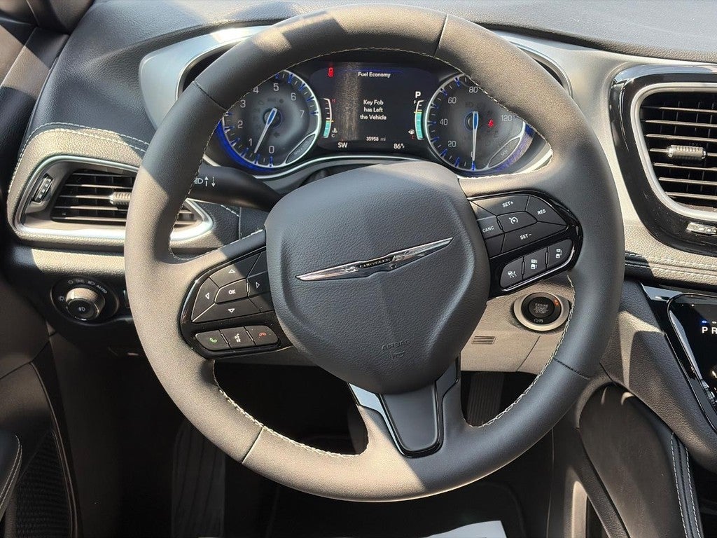 2026 Chrysler Pacifica Limited FWD