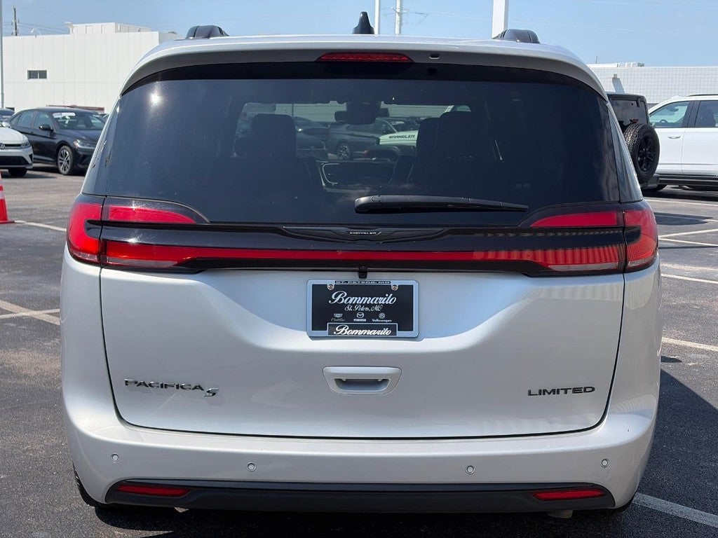 2026 Chrysler Pacifica Limited FWD