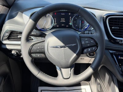 2025 Chrysler Pacifica Limited FWD