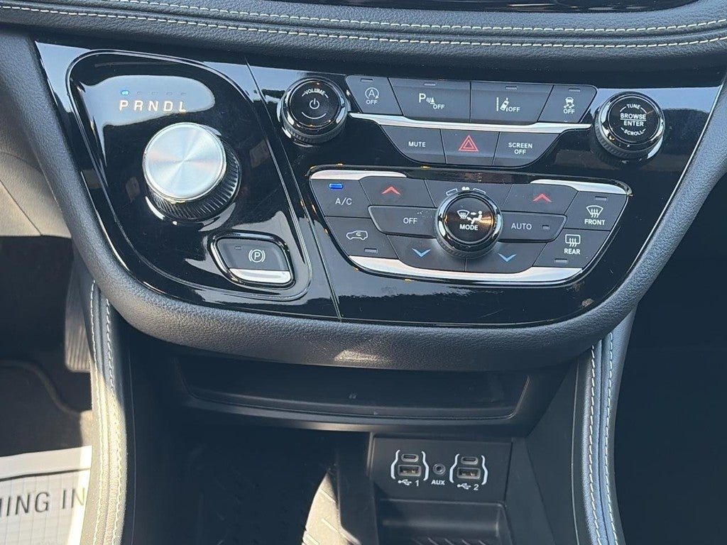 2025 Chrysler Pacifica Limited FWD