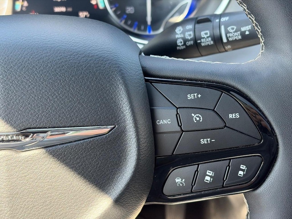 2025 Chrysler Pacifica Limited FWD