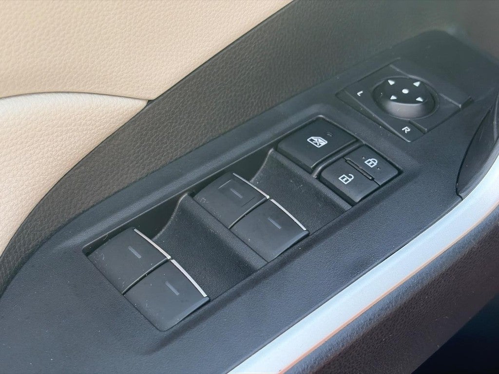 2025 Toyota RAV4 XLE FWD (Natl)