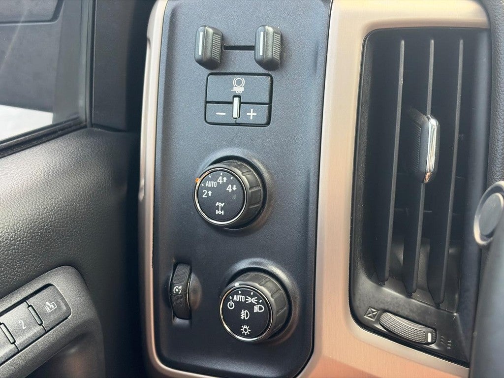 2015 GMC Sierra 1500 4WD Crew Cab 143.5" Denali