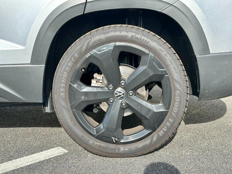 2025 Volkswagen Taos SEL 4MOTION