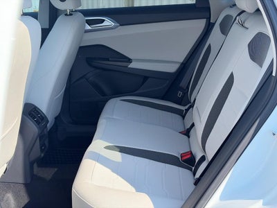 2025 Volkswagen Taos SE FWD