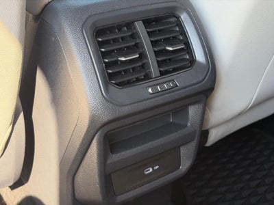 2025 Volkswagen Taos SE FWD