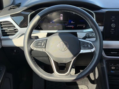 2025 Volkswagen Taos SE FWD