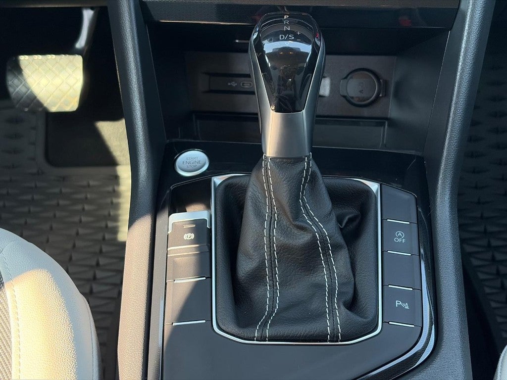 2025 Volkswagen Taos SE FWD