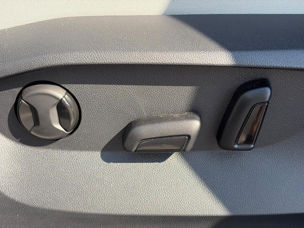 2025 Volkswagen Taos SE FWD