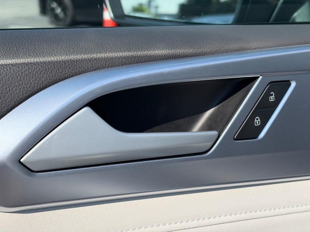 2025 Volkswagen Taos SE FWD