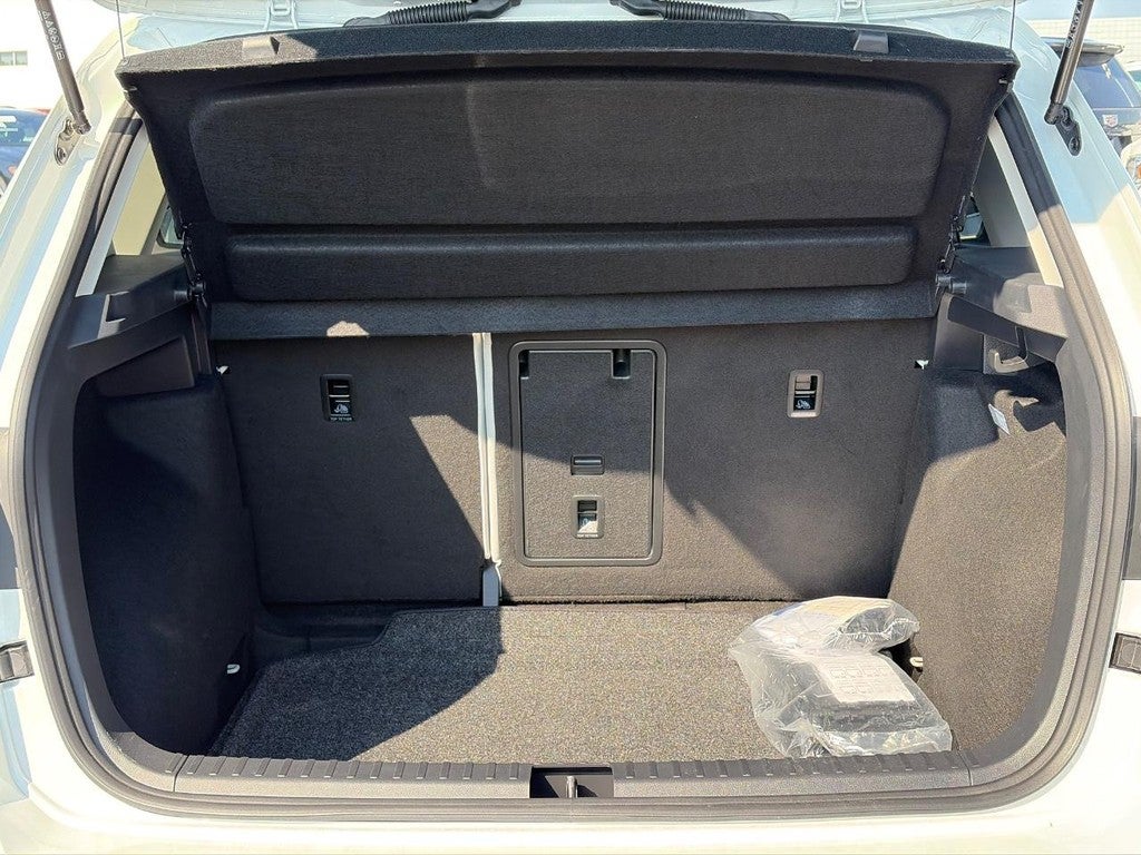 2025 Volkswagen Taos SE FWD