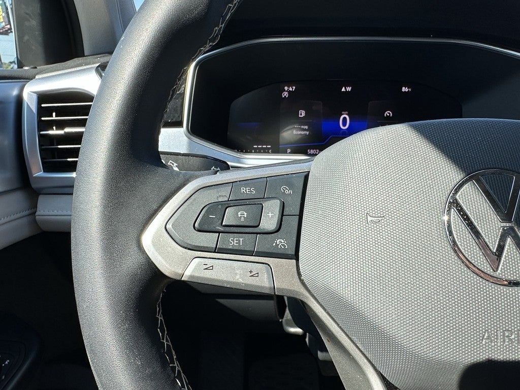 2025 Volkswagen Taos SE FWD