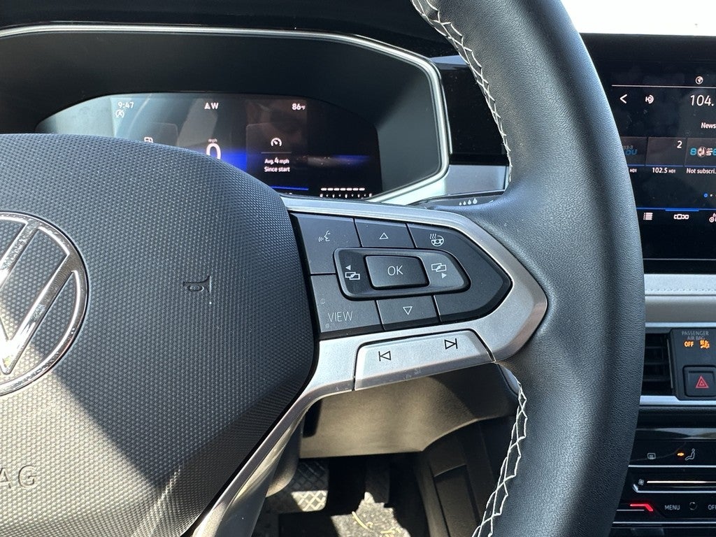 2025 Volkswagen Taos SE FWD