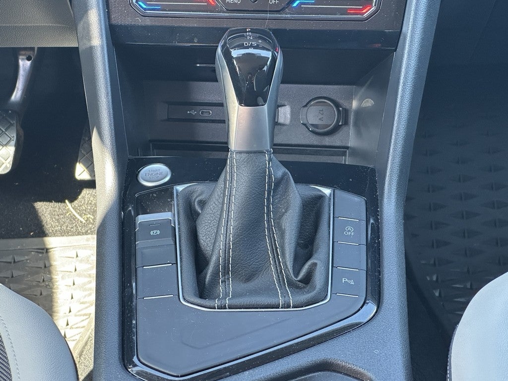 2025 Volkswagen Taos SE FWD