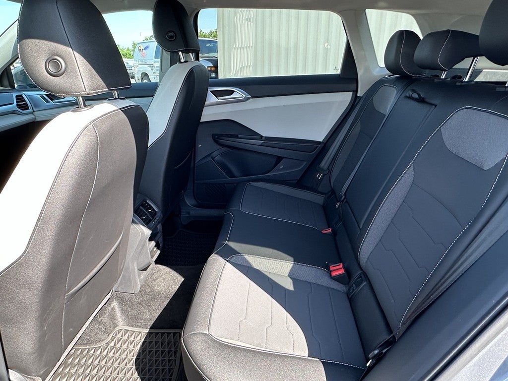 2025 Volkswagen Taos SE FWD