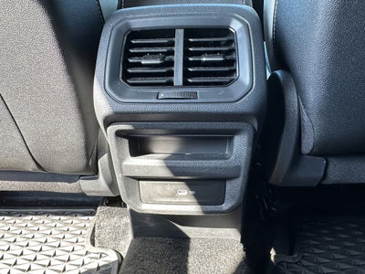 2025 Volkswagen Taos SE FWD