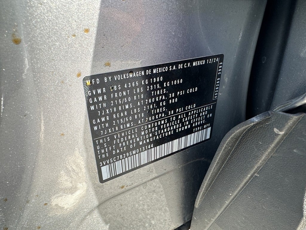 2025 Volkswagen Taos SE FWD