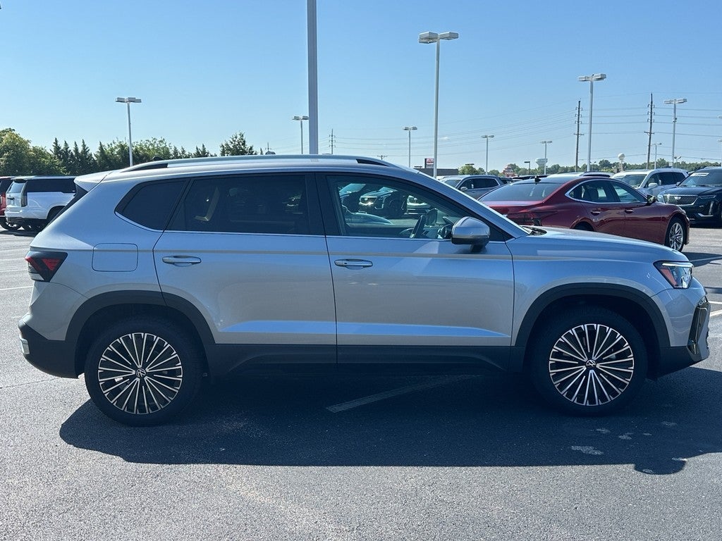 2025 Volkswagen Taos SE FWD