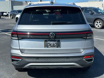 2025 Volkswagen Taos SE FWD