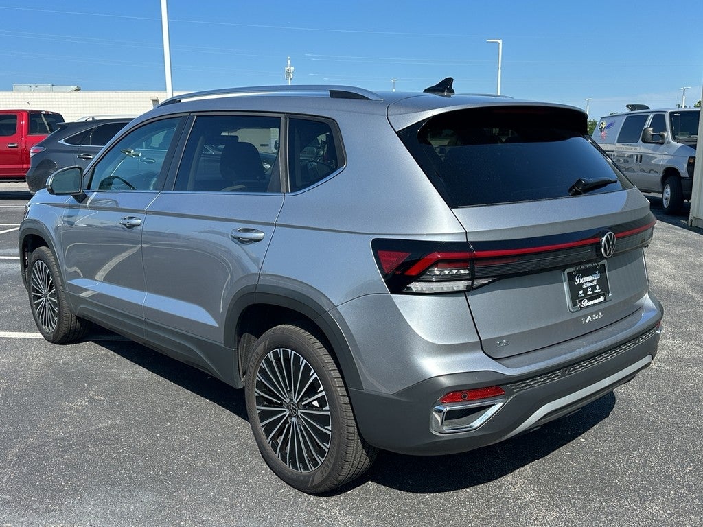 2025 Volkswagen Taos SE FWD