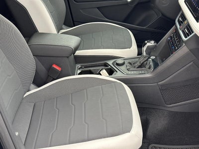 2025 Volkswagen Taos SE 4MOTION