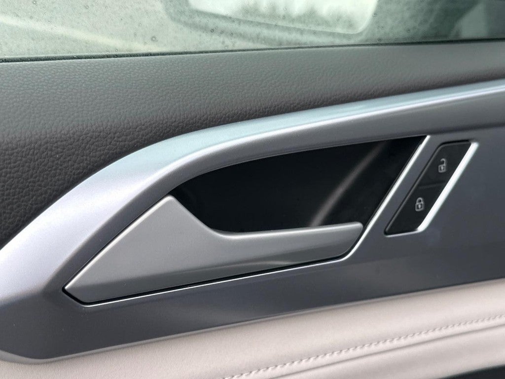 2025 Volkswagen Taos SE 4MOTION