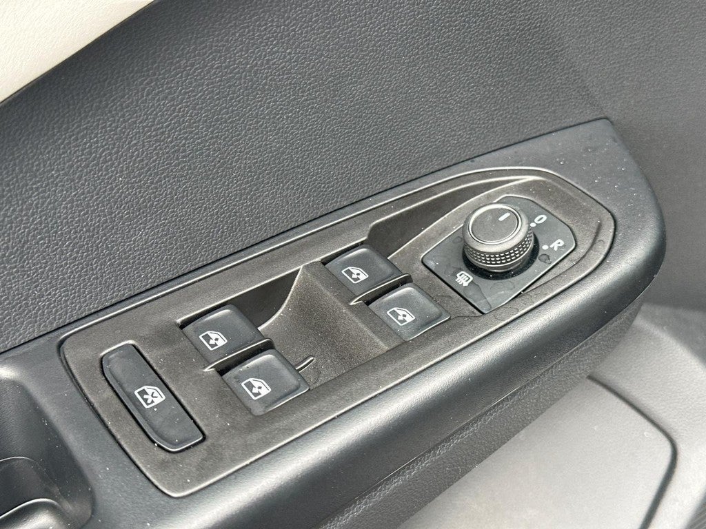 2025 Volkswagen Taos SE 4MOTION