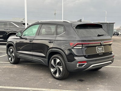 2025 Volkswagen Taos SE 4MOTION