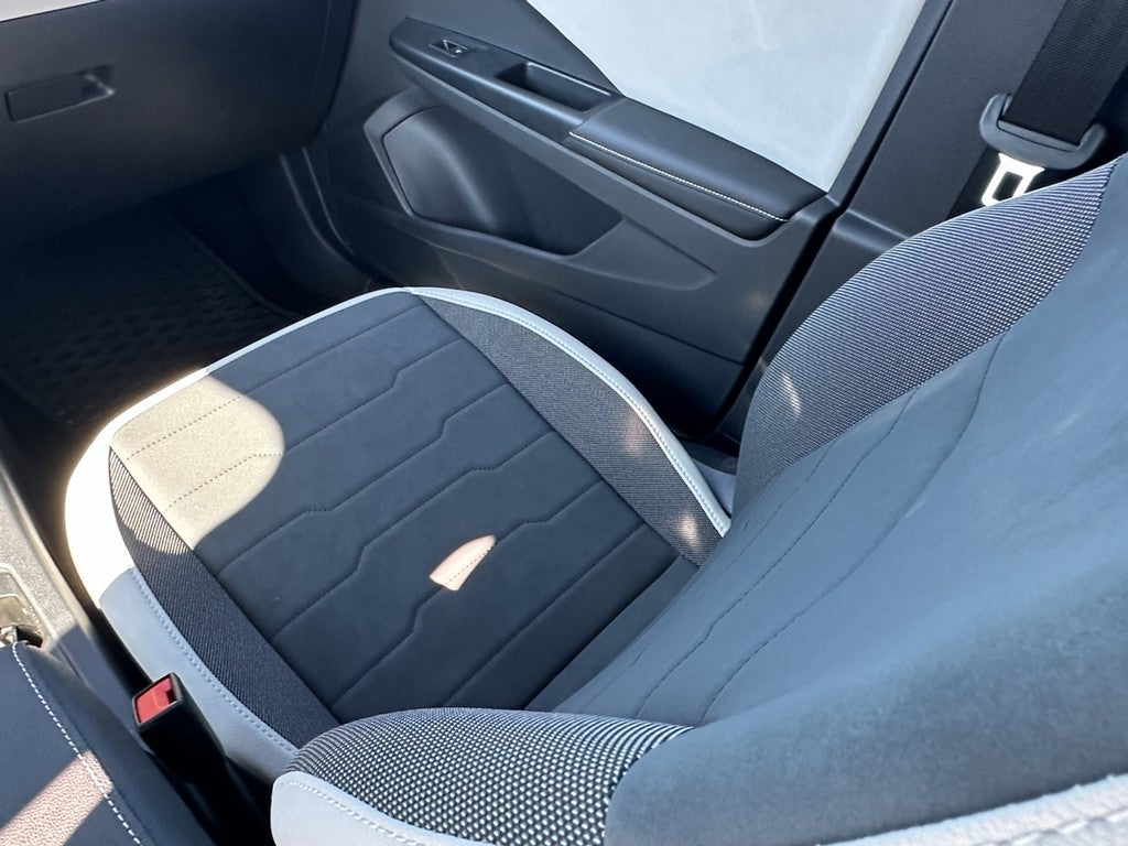 2025 Volkswagen Taos SE 4MOTION