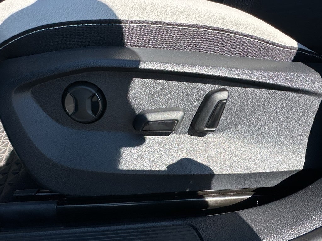 2025 Volkswagen Taos SE 4MOTION