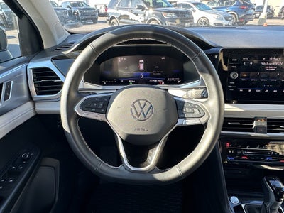 2025 Volkswagen Taos SE 4MOTION