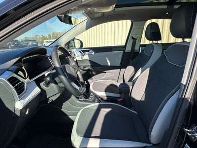 2025 Volkswagen Taos SE 4MOTION