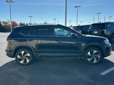 2025 Volkswagen Taos SE 4MOTION