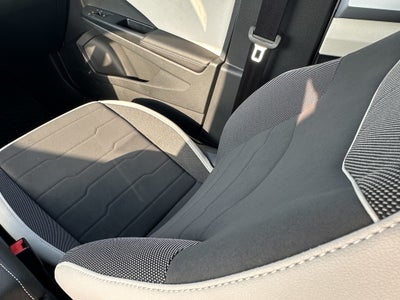 2025 Volkswagen Taos SE 4MOTION