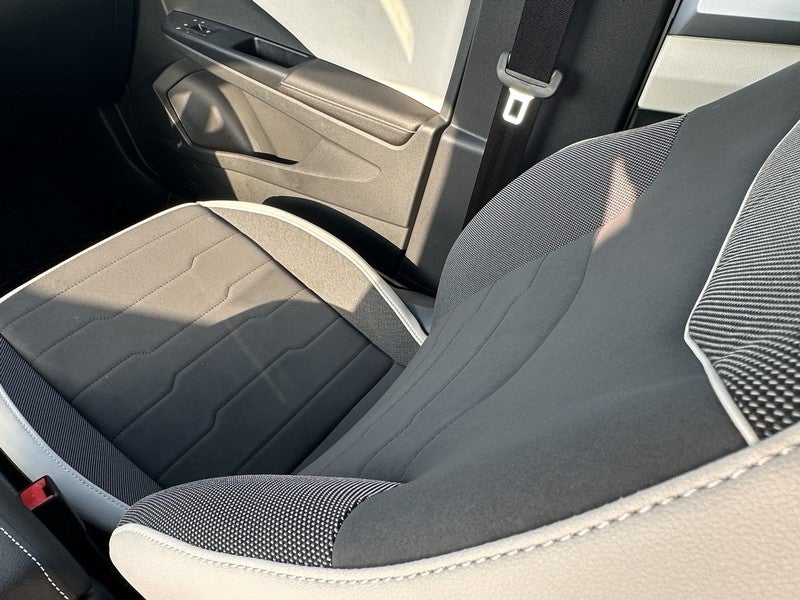 2025 Volkswagen Taos SE 4MOTION