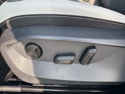 2025 Volkswagen Taos SE 4MOTION